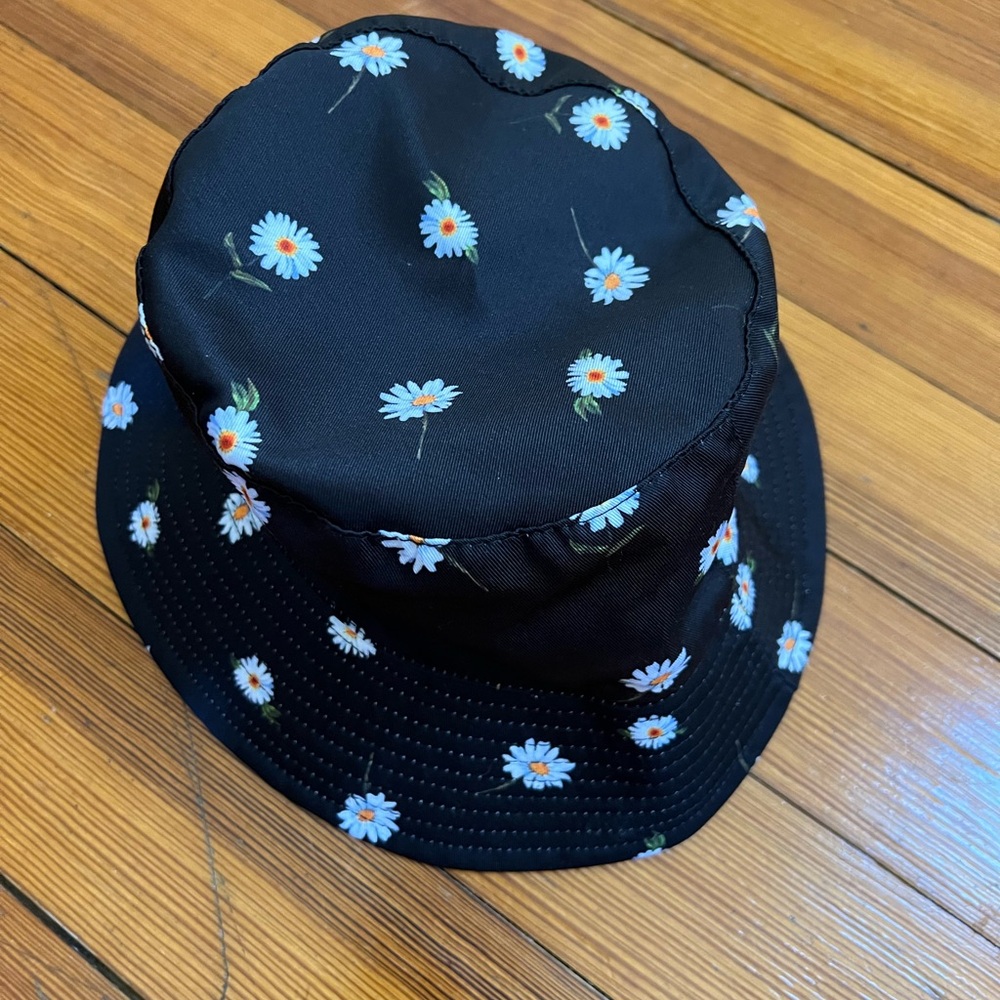 Alice +‎ Olivia Bucket Hat reversible NWOT